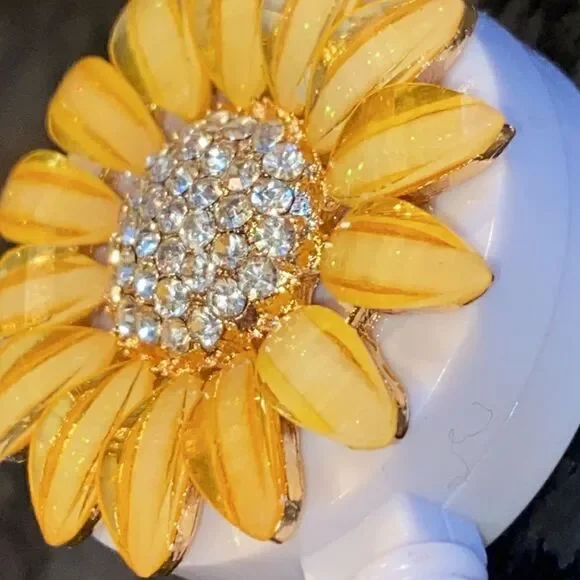 NEW Daisy Badge Reel Pull - Picture 5 of 5